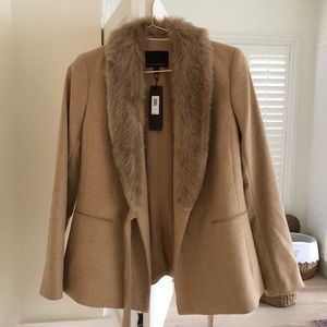 NWT Blazer with faux fur and tie